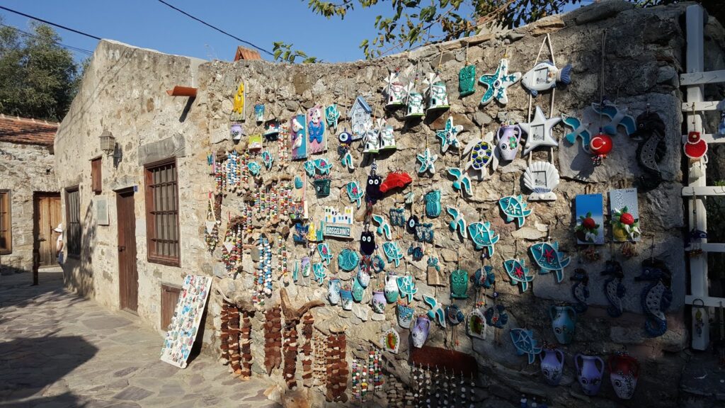 Eski Datça, Datça'da mutlaka görülmesi gereken bir yer. Can Yücel'in evi ve sokağı da var, burada
